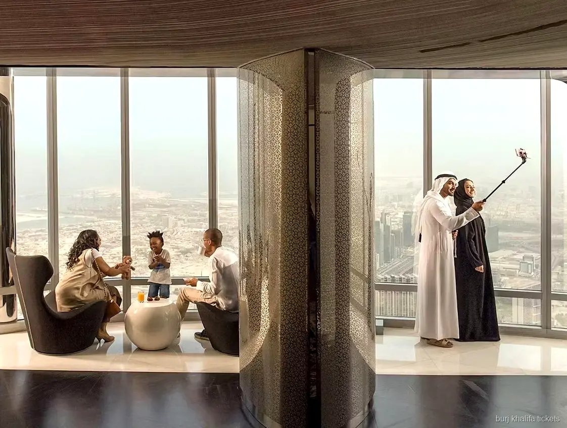 Servizio di prelievo e discesa incluso nel biglietto Burj Khalifa con transfer SUV