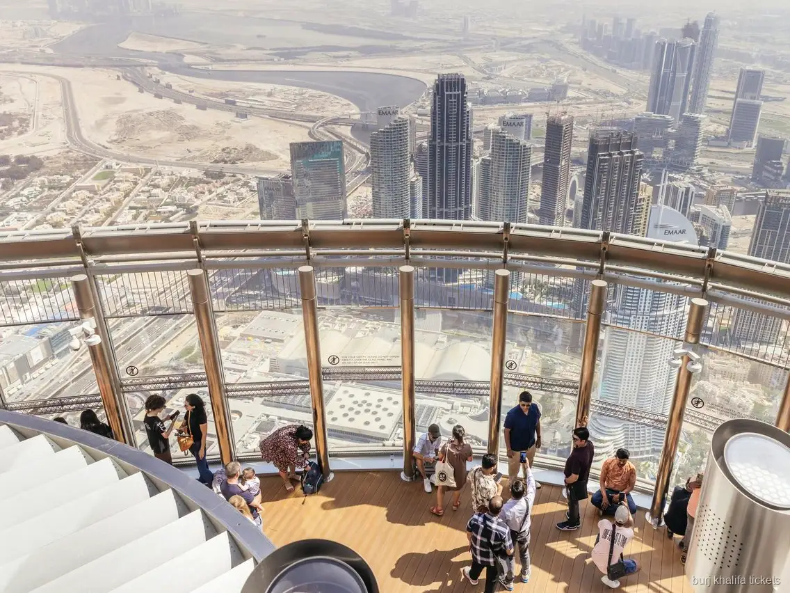 Vista dalla terrazza panoramica del Burj Khalifa incluso nel biglietto combinato acquario