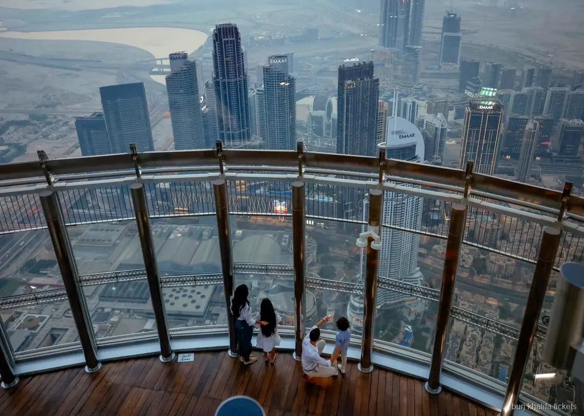 Titulares de entrada de acceso rápido en el mirador del nivel 125 del Burj Khalifa