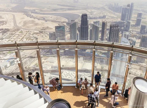 Widok z tarasu widokowego Burj Khalifa objęty biletem łączonym z akwarium