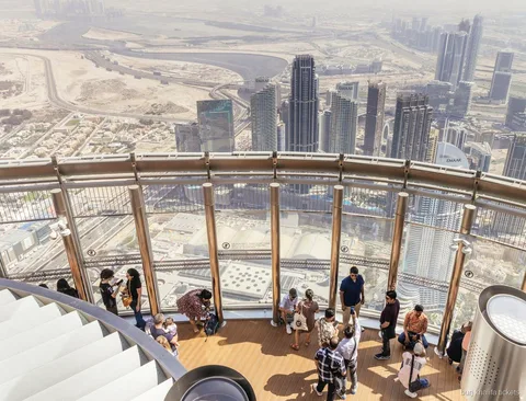 Vue depuis la plateforme d'observation du Burj Khalifa incluse dans le billet combiné aquarium