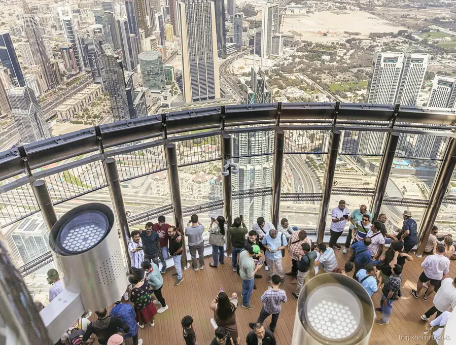 Uitzicht vanaf Burj Khalifa SKY niveau 148 uitkijkplatform