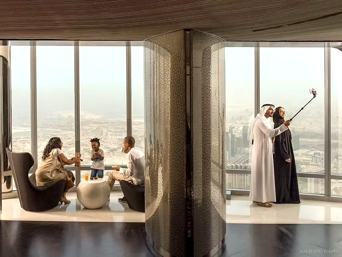 Servicio de recogida y bajada incluido en la entrada con traslado en SUV del Burj Khalifa