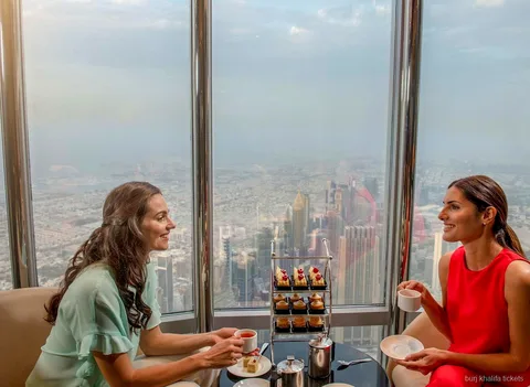 Wnętrze The Lounge w bilecie VIP Burj Khalifa, poziom 152