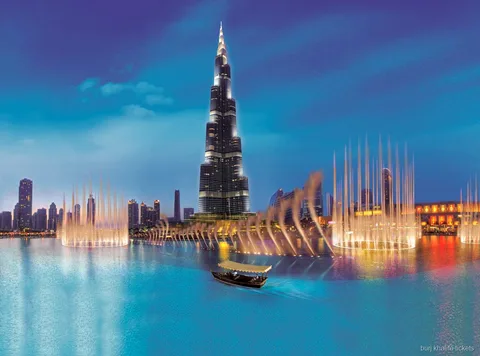 Abra tradicional en Burj Lake cerca del Burj Khalifa